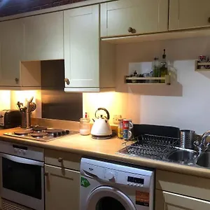 https://cardiff-bay-waterfront-apartment-w-2-free-parking-spaces.cardiffhotelswales.com